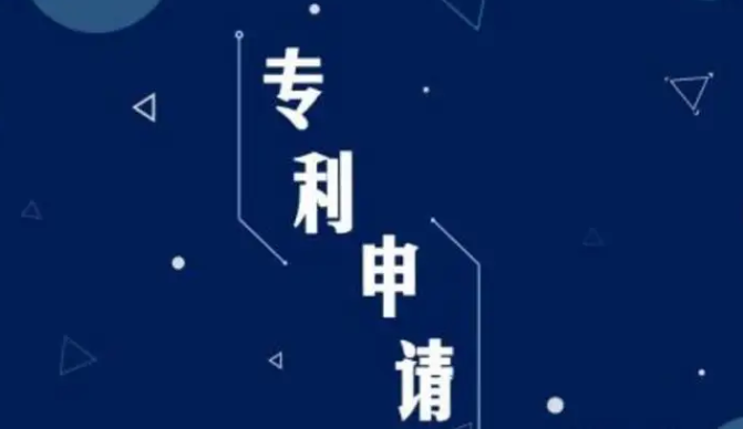 通过预审的专利申请，申请人何时向国家知识产权局缴纳哪些费用？